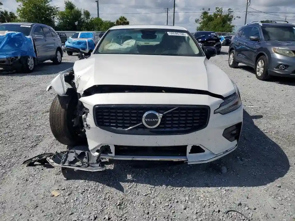 7JRL12FJ5SG369129 2025 VOLVO S60 CORE-4