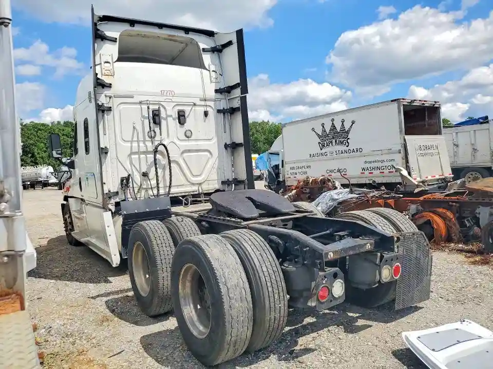 1FUJGLDR0HLJB5318 2017 FREIGHTLINER ALL OTHER-1