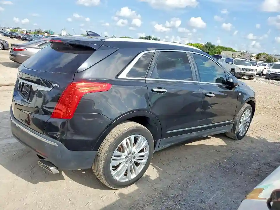 1GYKNCRS8HZ112031 2017 CADILLAC XT5-2