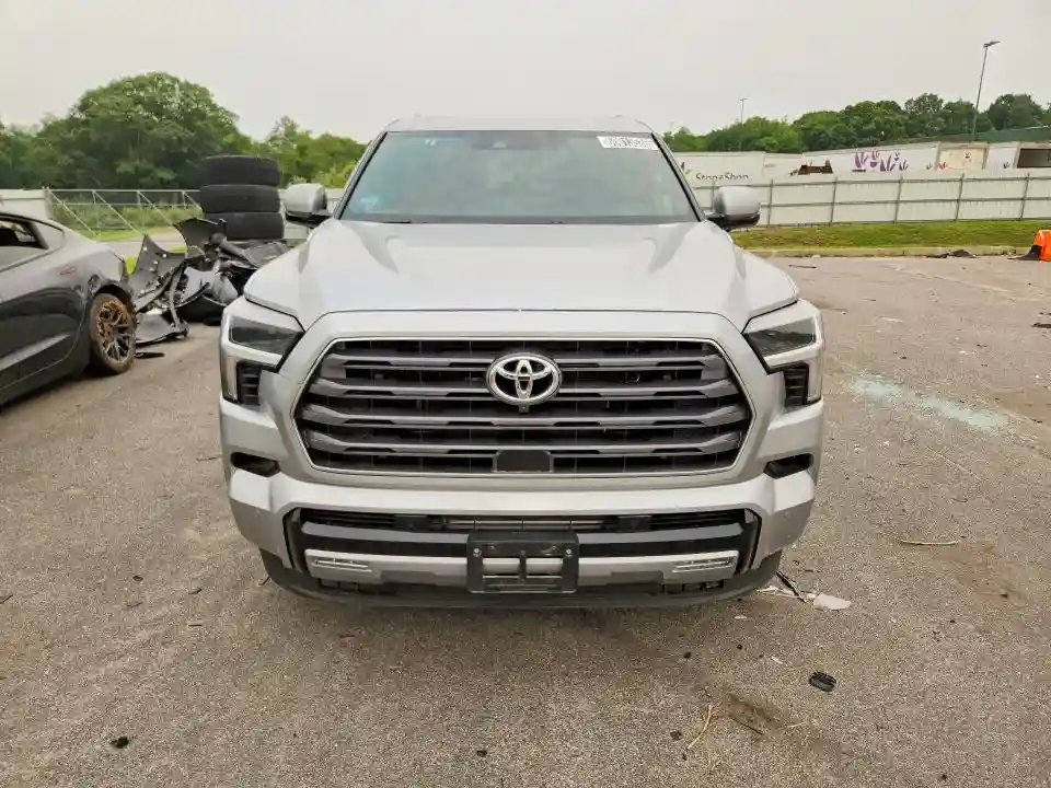 7SVAAABA8SX071895 2025 TOYOTA SEQUOIA-4