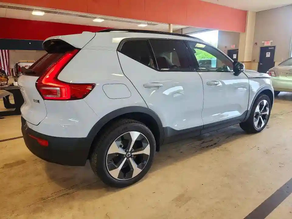 YV4L12UC5T2807419 2026 VOLVO XC40-2