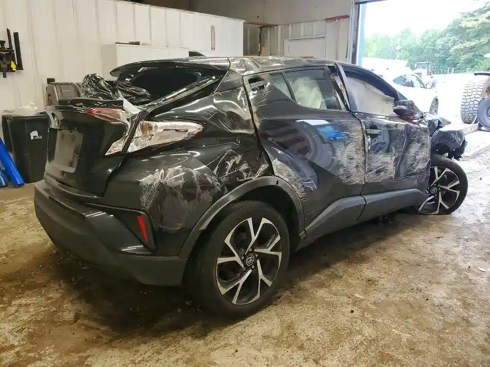 NMTKHMBX6JR040762 2018 TOYOTA C-HR-2