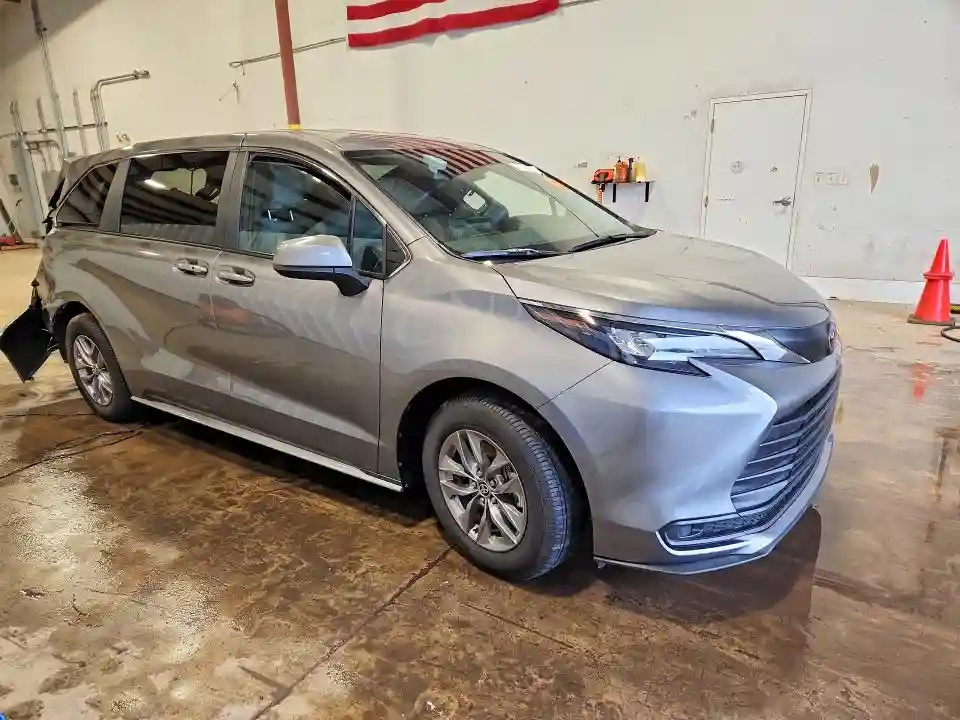 5TDKRKEC6TS295197 2026 TOYOTA SIENNA-3