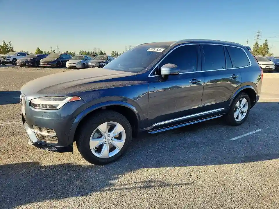 YV4A22PL8J1376125 2018 VOLVO XC90-0