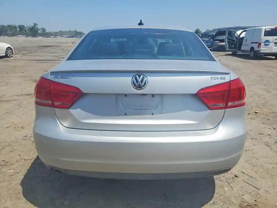 1VWBN7A33EC121443 2014 VOLKSWAGEN PASSAT-5