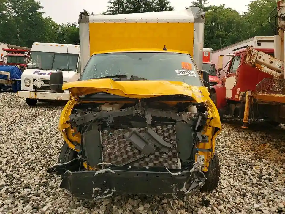 7GZ37TC74PN002028 2023 GMC SAVANA-4