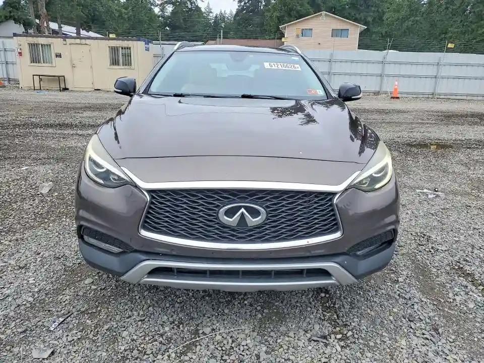 SJKCH5CR2HA017205 2017 INFINITI QX30 PREMI-4