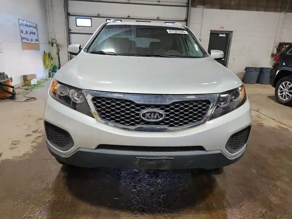 5XYKT4A25BG054088 2011 KIA SORENTO-4