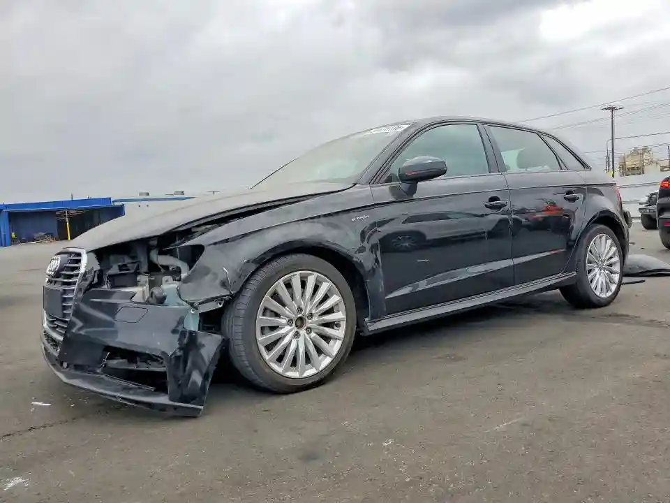 WAUUPBFF5HA046897 2017 AUDI A3-0