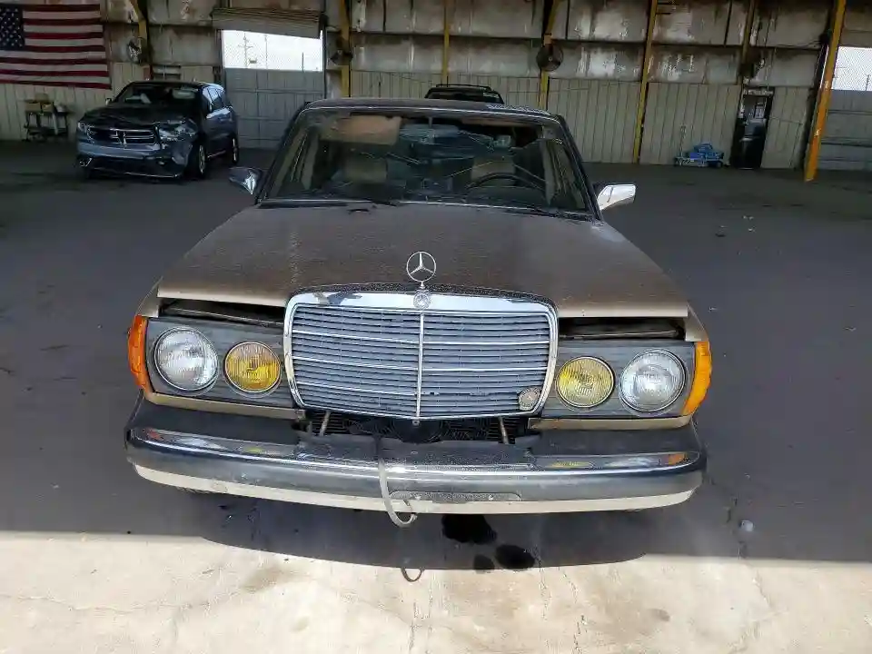 WDBAB33AXEA006277 1984 MERCEDES-BENZ 300-CLASS-4
