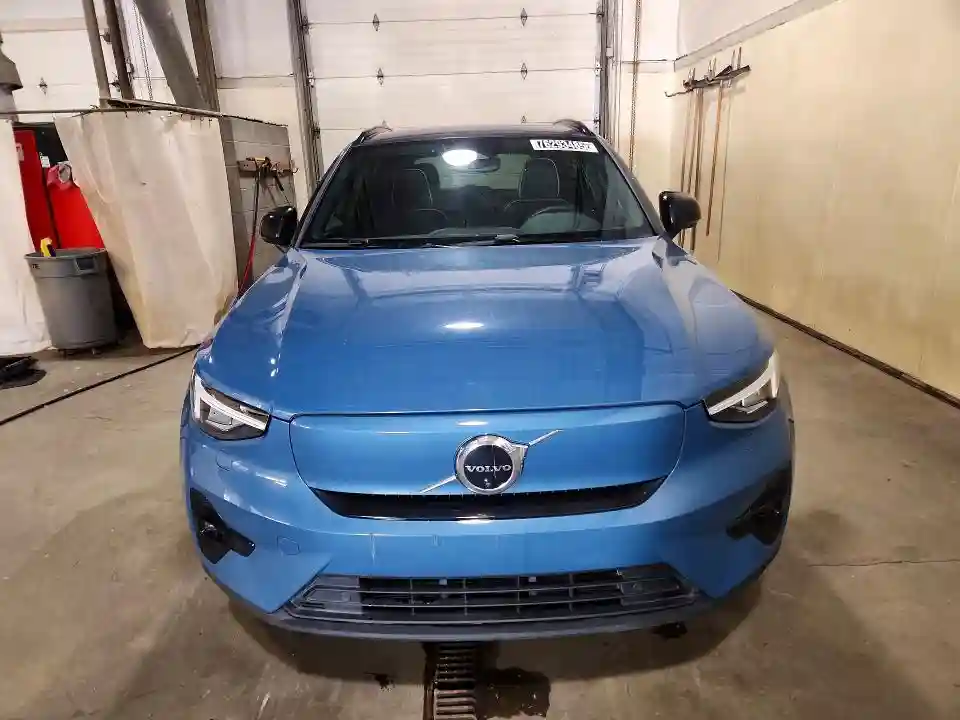 YV4ED3UM0P2990071 2023 VOLVO XC40-4