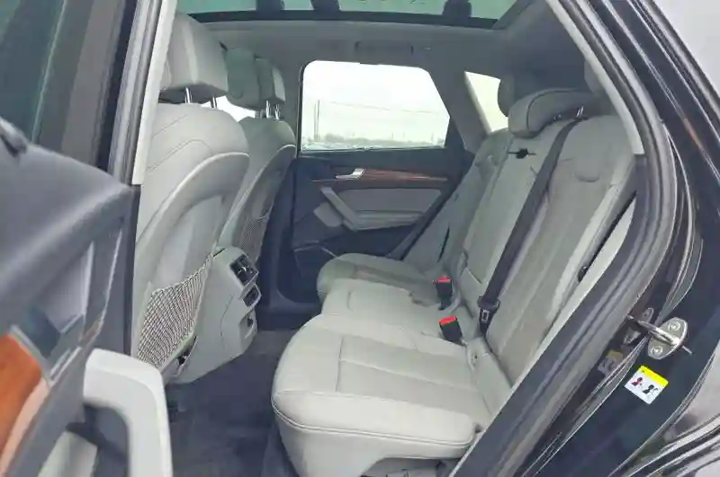 WA1EAAFY1N2063796 2022 AUDI Q5-5