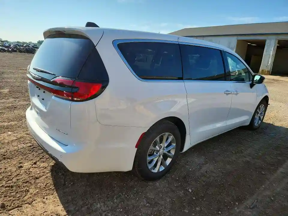 2C4RC1GG5TR207047 2026 CHRYSLER PACIFICA-2