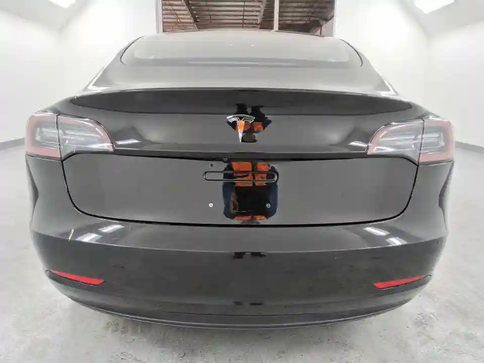5YJ3E1EA8JF013863 2018 TESLA MODEL 3-5