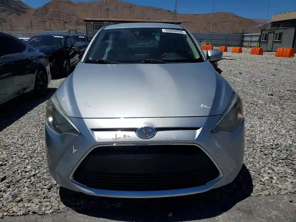 3MYDLBYV4JY306888 2018 TOYOTA YARIS IA B-4