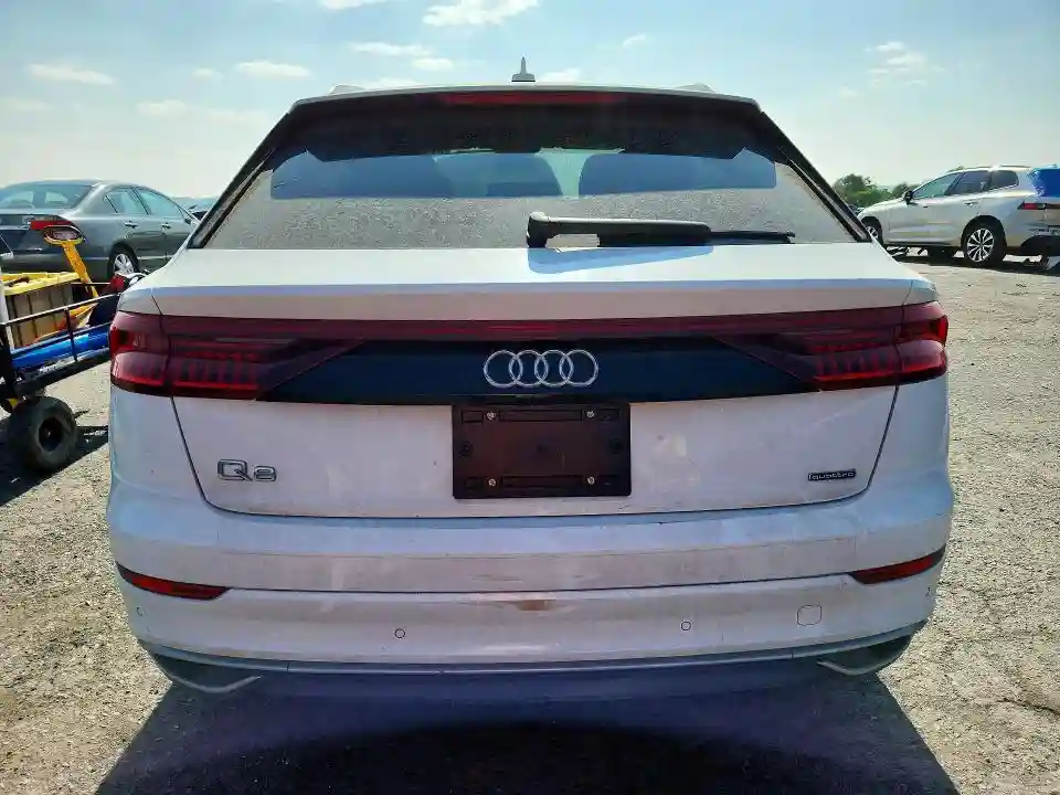 WA1AVAF16KD021808 2019 AUDI Q8-5