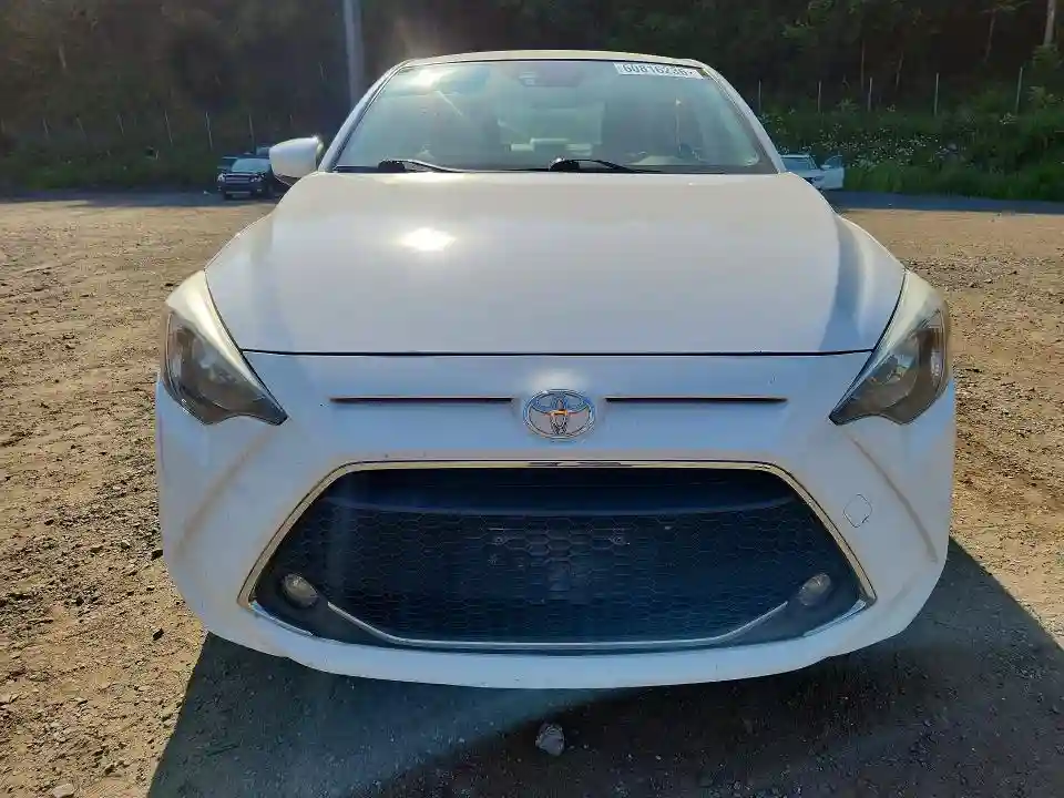 3MYDLBYV6KY520590 2019 TOYOTA YARIS-4