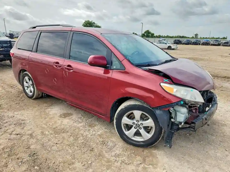 5TDKZ3DC4JS932088 2018 TOYOTA SIENNA-3