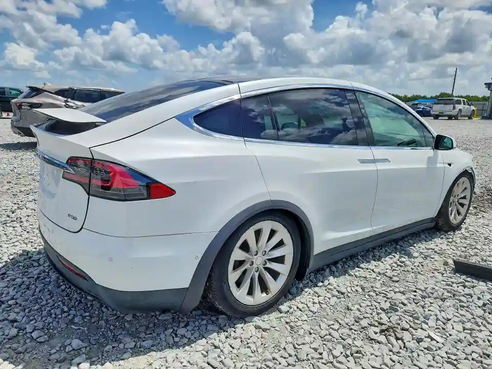 5YJXCBE2XGF027827 2016 TESLA MODEL X-2