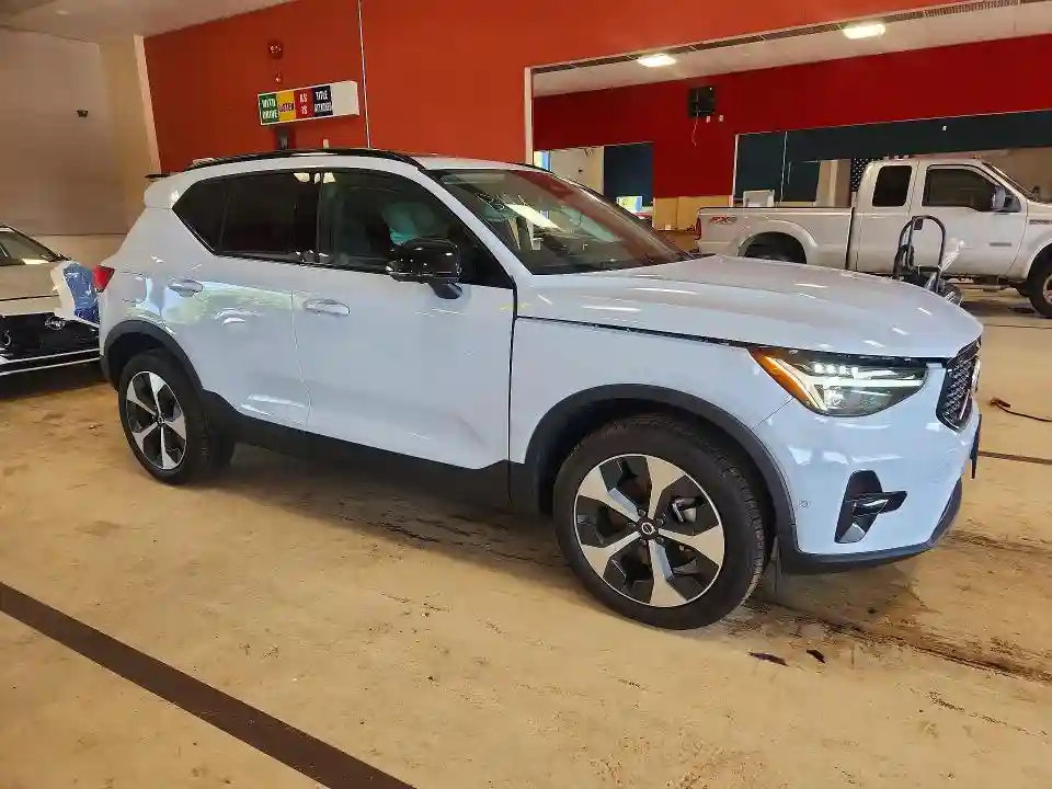 YV4L12UC5T2807419 2026 VOLVO XC40-3