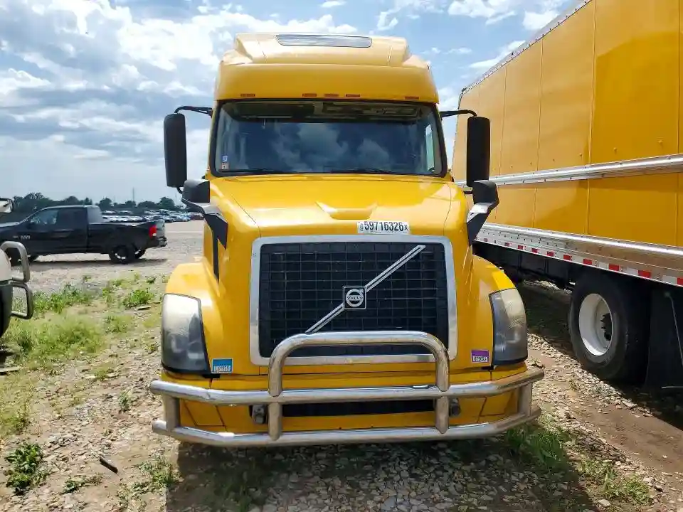 4V4NC9EH8GN938944 2016 VOLVO VN-4