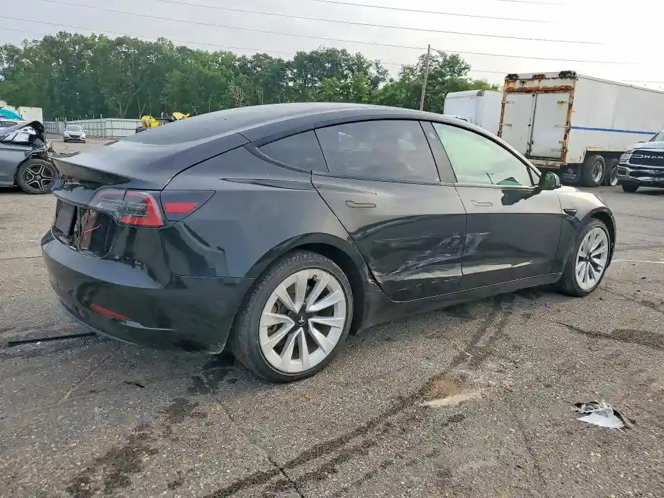 5YJ3E1EA7NF369033 2022 TESLA MODEL 3-2