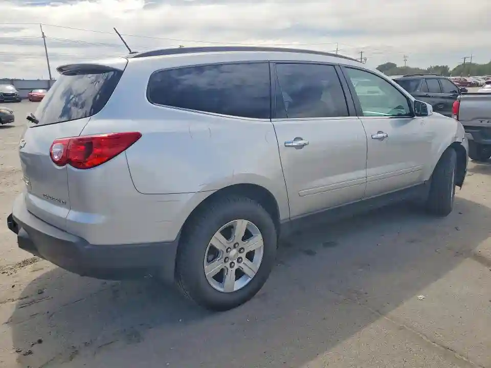 1GNKVJED9BJ237411 2011 CHEVROLET TRAVERSE-2