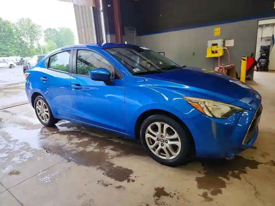 3MYDLBYV0HY163805 2017 TOYOTA YARIS-3