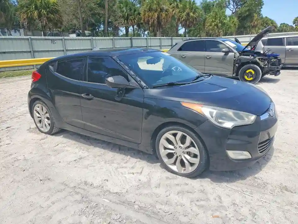 KMHTC6AD9DU130880 2013 HYUNDAI VELOSTER-3