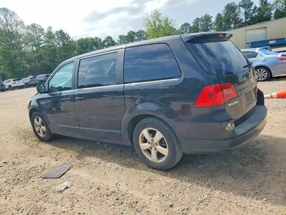 2V4RW3D1XAR280260 2010 VOLKSWAGEN ROUTAN-1