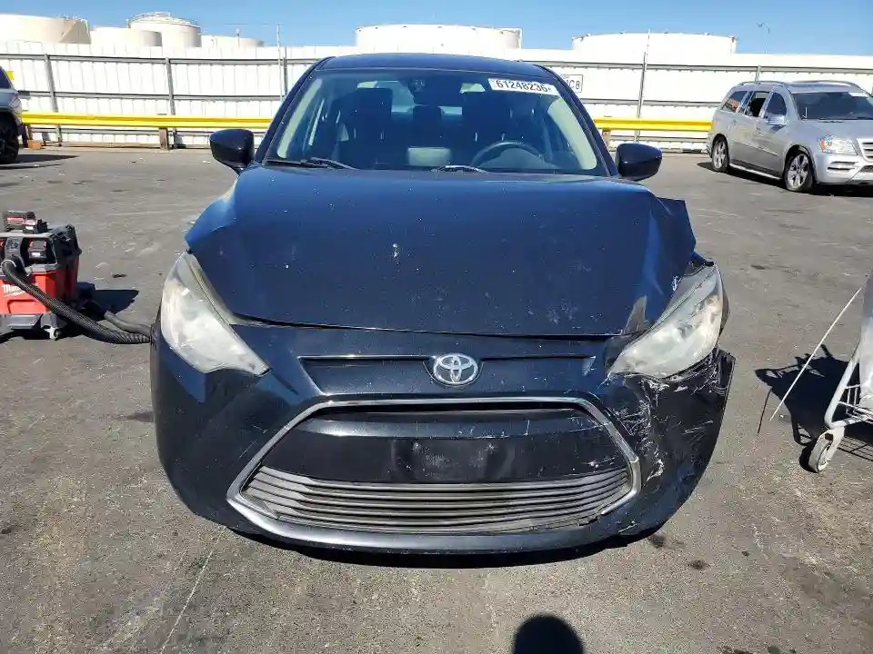 3MYDLBYV3HY158047 2017 TOYOTA YARIS IA B-4