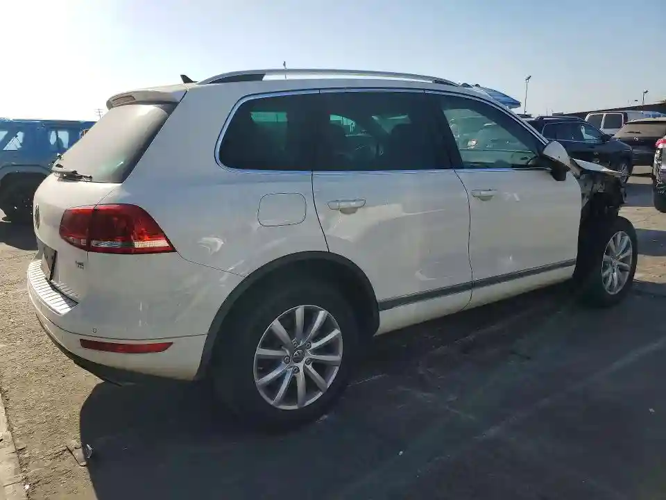 WVGFF9BP5CD001919 2012 VOLKSWAGEN TOUAREG-2