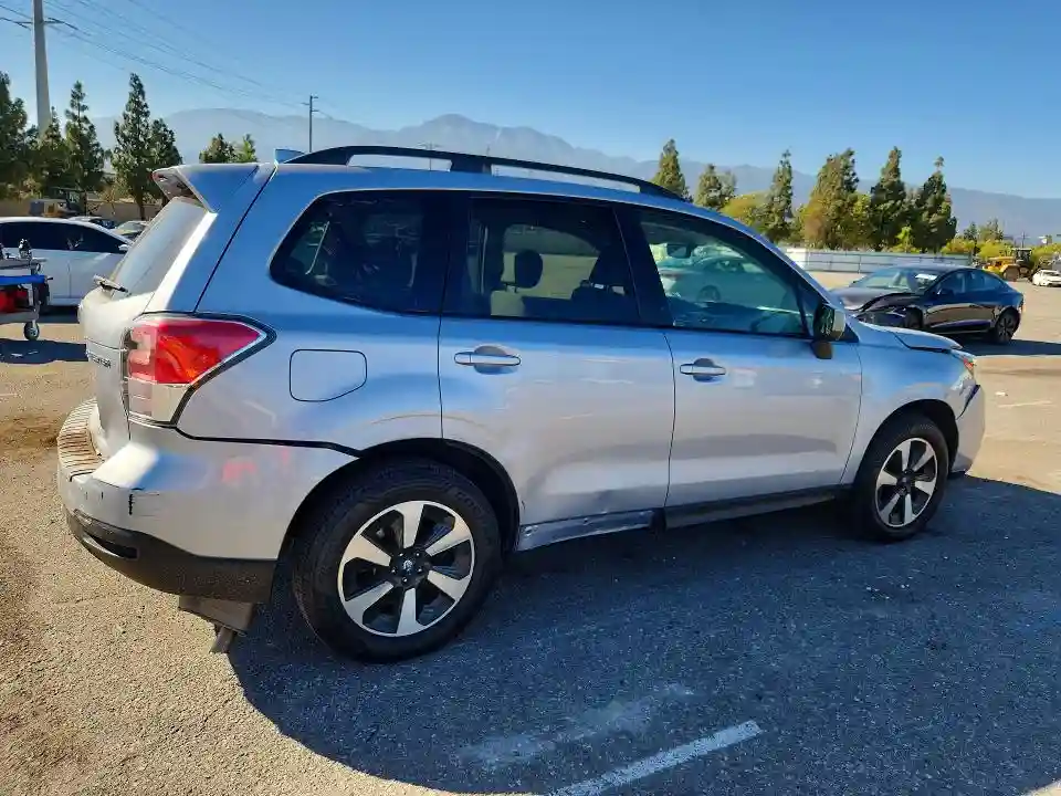 JF2SJAGC3JH410761 2018 SUBARU FORESTER-2