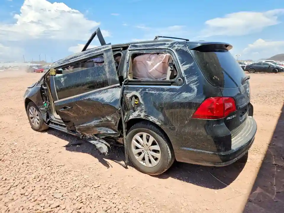 2C4RVABG8CR151946 2012 VOLKSWAGEN ROUTAN-1