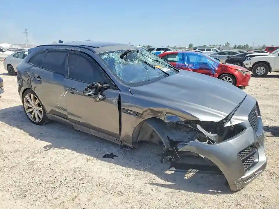 SADCL2BV6HA893357 2017 JAGUAR F-PACE-3