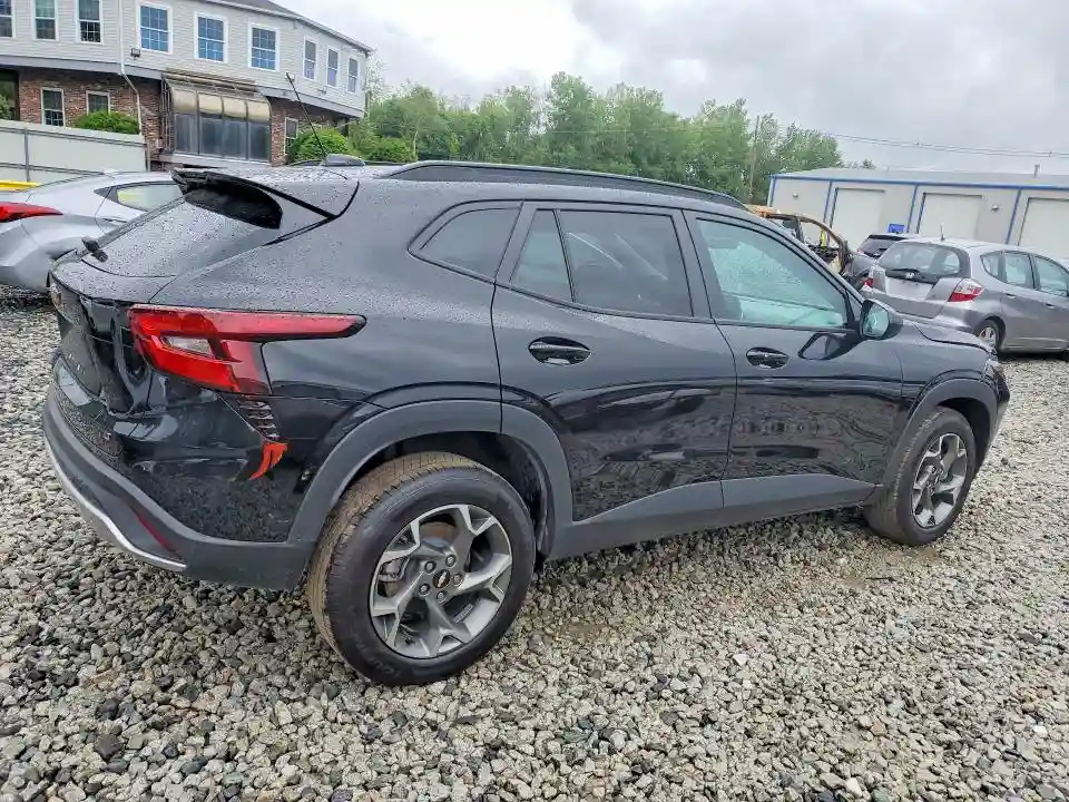 KL77LHEP8SC238171 2025 CHEVROLET TRAX-2