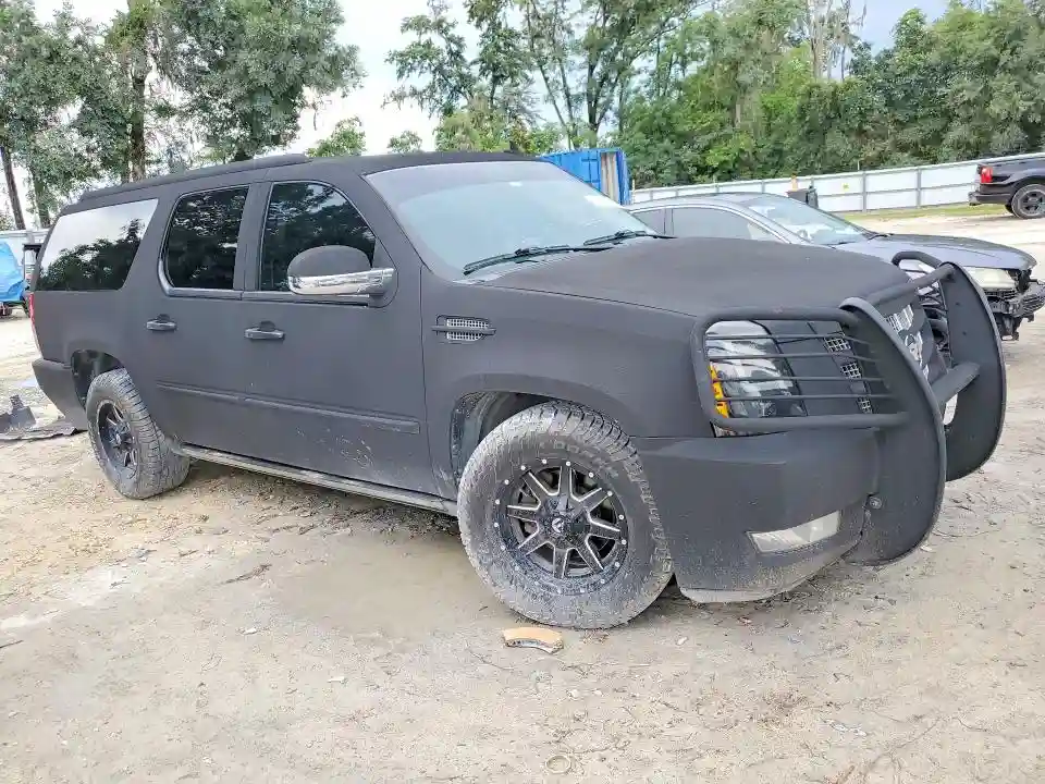 1GYS3JEF0DR215702 2013 CADILLAC ESCALADE-3