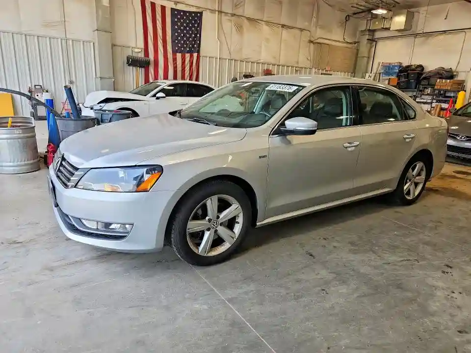 1VWAS7A32FC123030 2015 VOLKSWAGEN PASSAT-0
