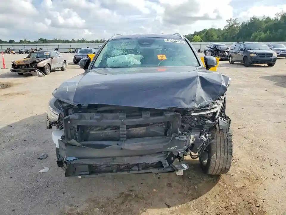 YV4L12UE2S2486066 2025 VOLVO XC40-4