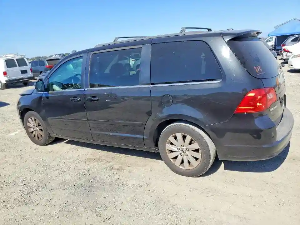2C4RVACG1CR392472 2012 VOLKSWAGEN ROUTAN-1