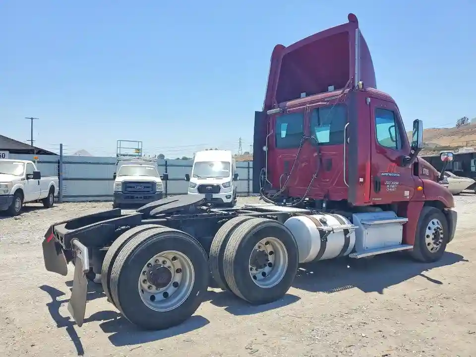 1FUJGEDR6BLBB4129 2011 FREIGHTLINER ALL OTHER-2