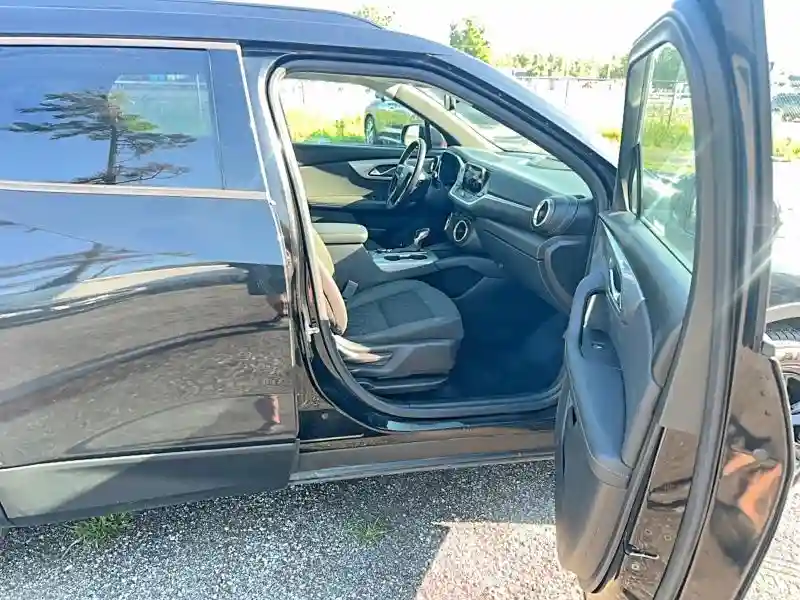 3GNKBGRS5KS669383 2019 CHEVROLET BLAZER-4