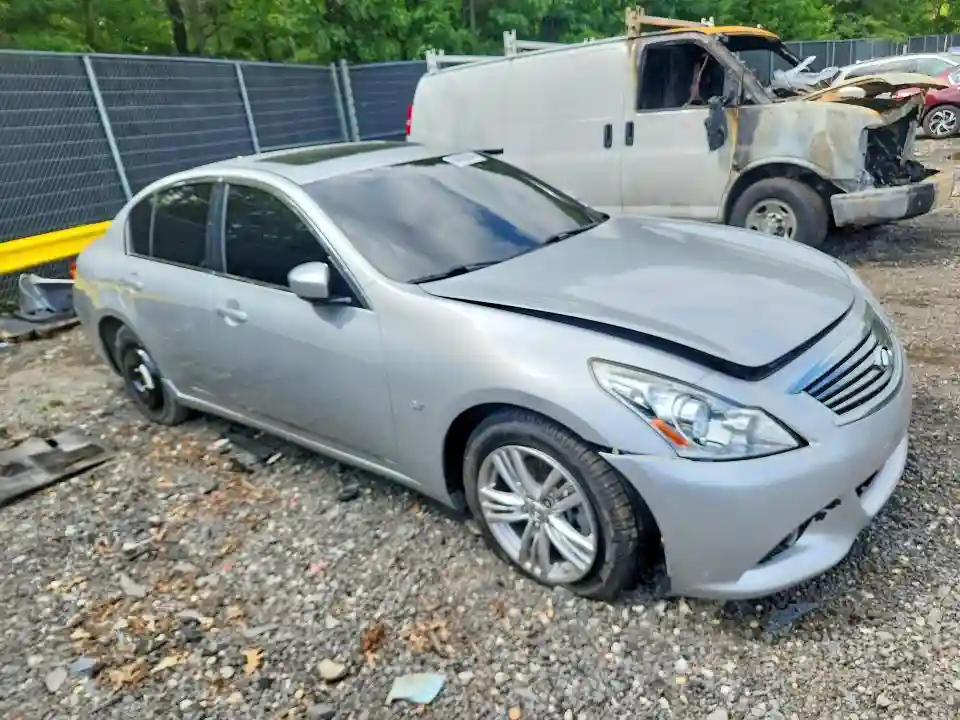 JN1CV6AR6FM523509 2015 INFINITI Q40-3
