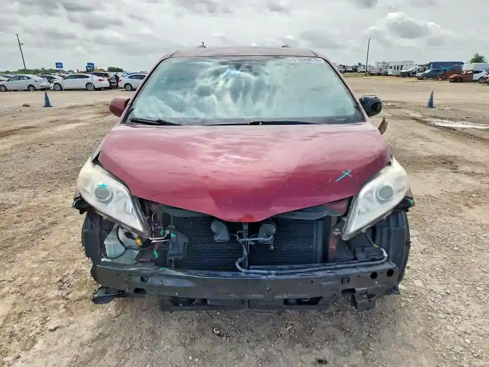 5TDKZ3DC4JS932088 2018 TOYOTA SIENNA-4