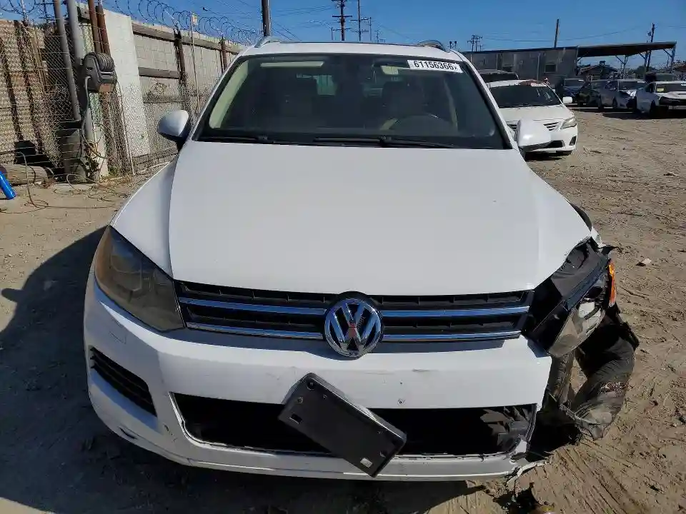 WVGEF9BP4CD007755 2012 VOLKSWAGEN TOUAREG-4