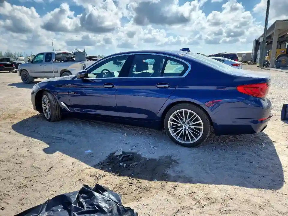 WBAJE7C55JG891379 2018 BMW 5 SERIES-1