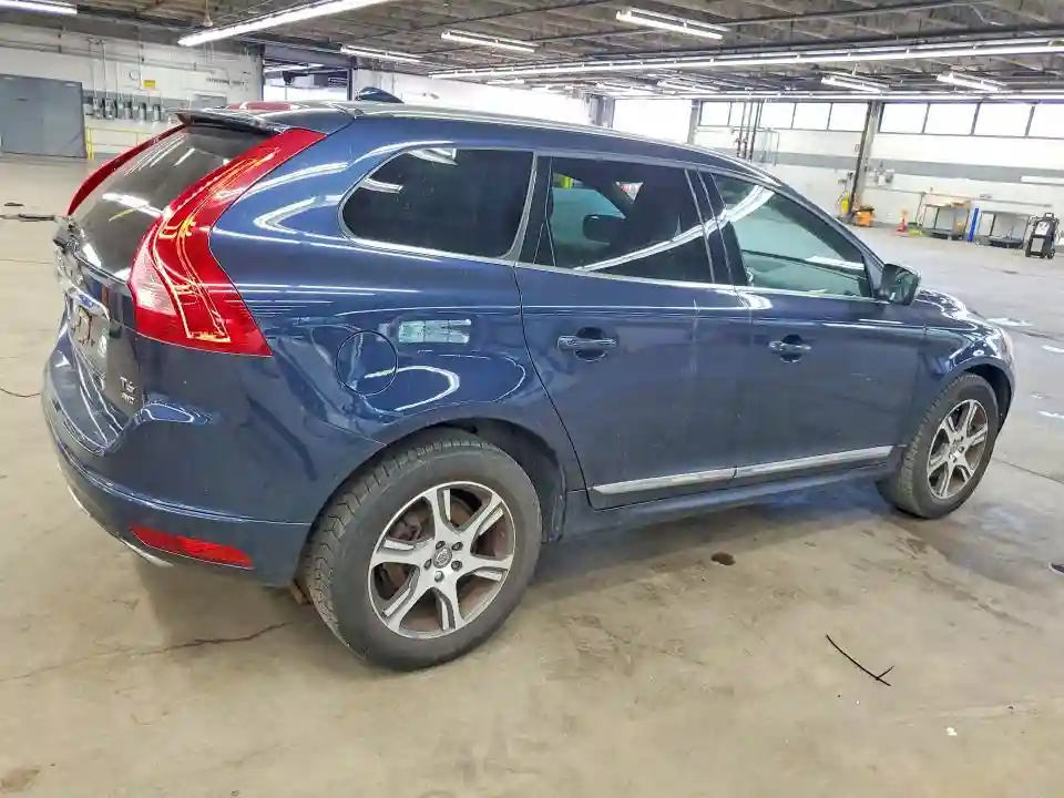 YV4902RM7F2734914 2015 VOLVO XC60-2