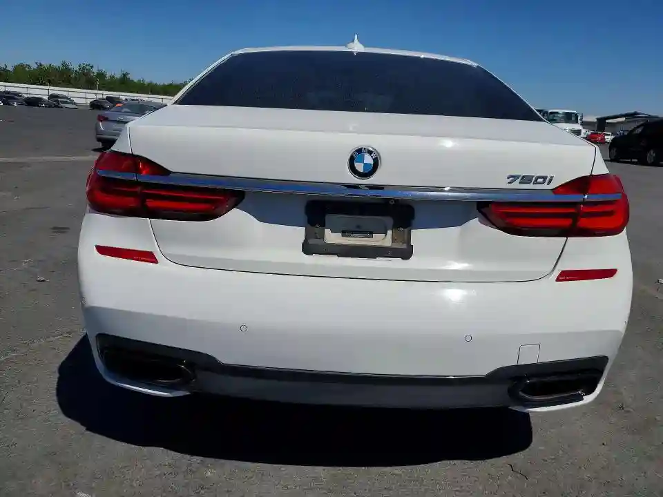 WBA7F0C50JGM23932 2018 BMW 7 SERIES-5