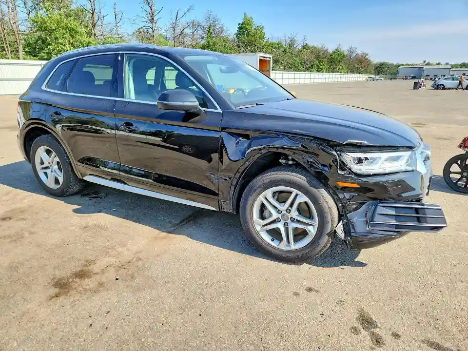 WA1BNAFY8J2229491 2018 AUDI Q5-3