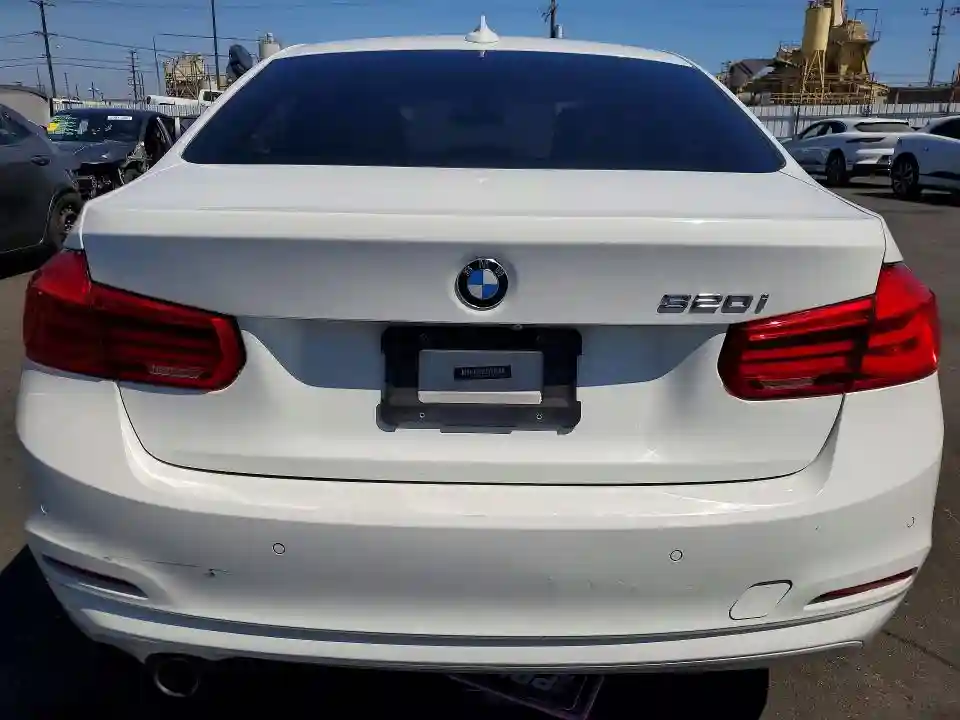 WBA8A9C5XJAH14709 2018 BMW 3 SERIES-5